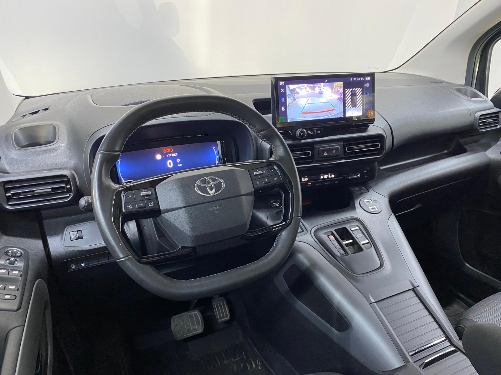 TOYOTA PROACE 27